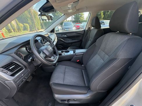 Used 2025 Nissan Rogue SV FWD image 29