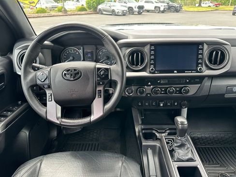 Used 2021 Toyota Tacoma TRD Off-Road w/ TRD Premium Off Road Package AWD/4WD image 15