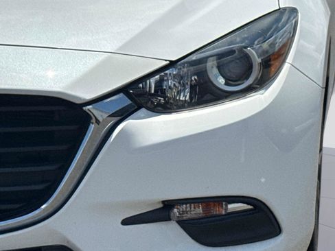 Used 2018 MAZDA MAZDA3 Touring FWD image 9