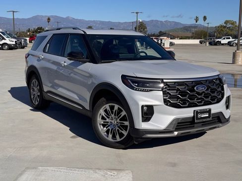 New 2026 Ford Explorer Platinum RWD image 2