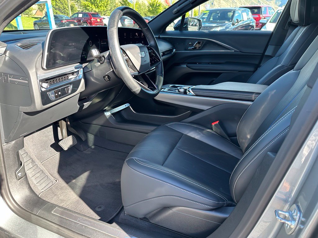 Certified 2024 Cadillac Lyriq Luxury AWD/4WD image 27