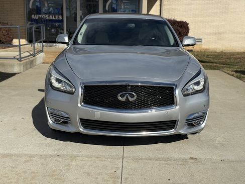 Used 2015 INFINITI Q70 3.7 w/ Deluxe Touring Package image 2