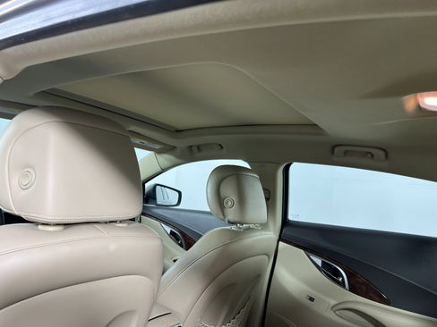 Used 2010 Buick LaCrosse CXS image 21