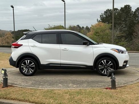 Used 2020 Nissan Kicks SR w/ SR Premium Package image 8