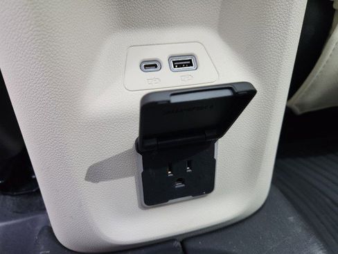 Used 2023 Buick Envision Avenir image 26