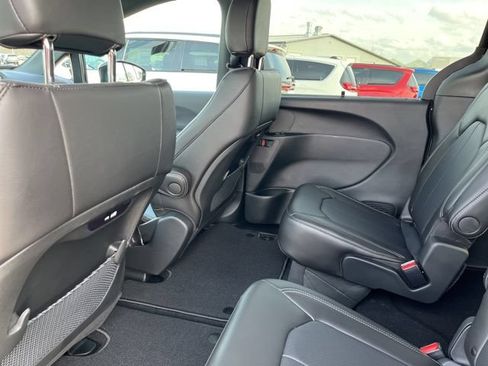 New 2026 Chrysler Pacifica Select w/ S Appearance Package FWD image 23