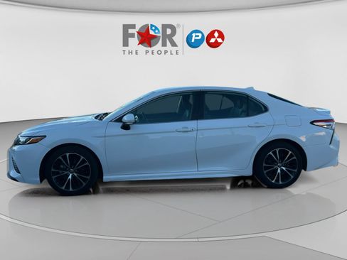 Used 2020 Toyota Camry SE w/ Cold Weather Package image 2