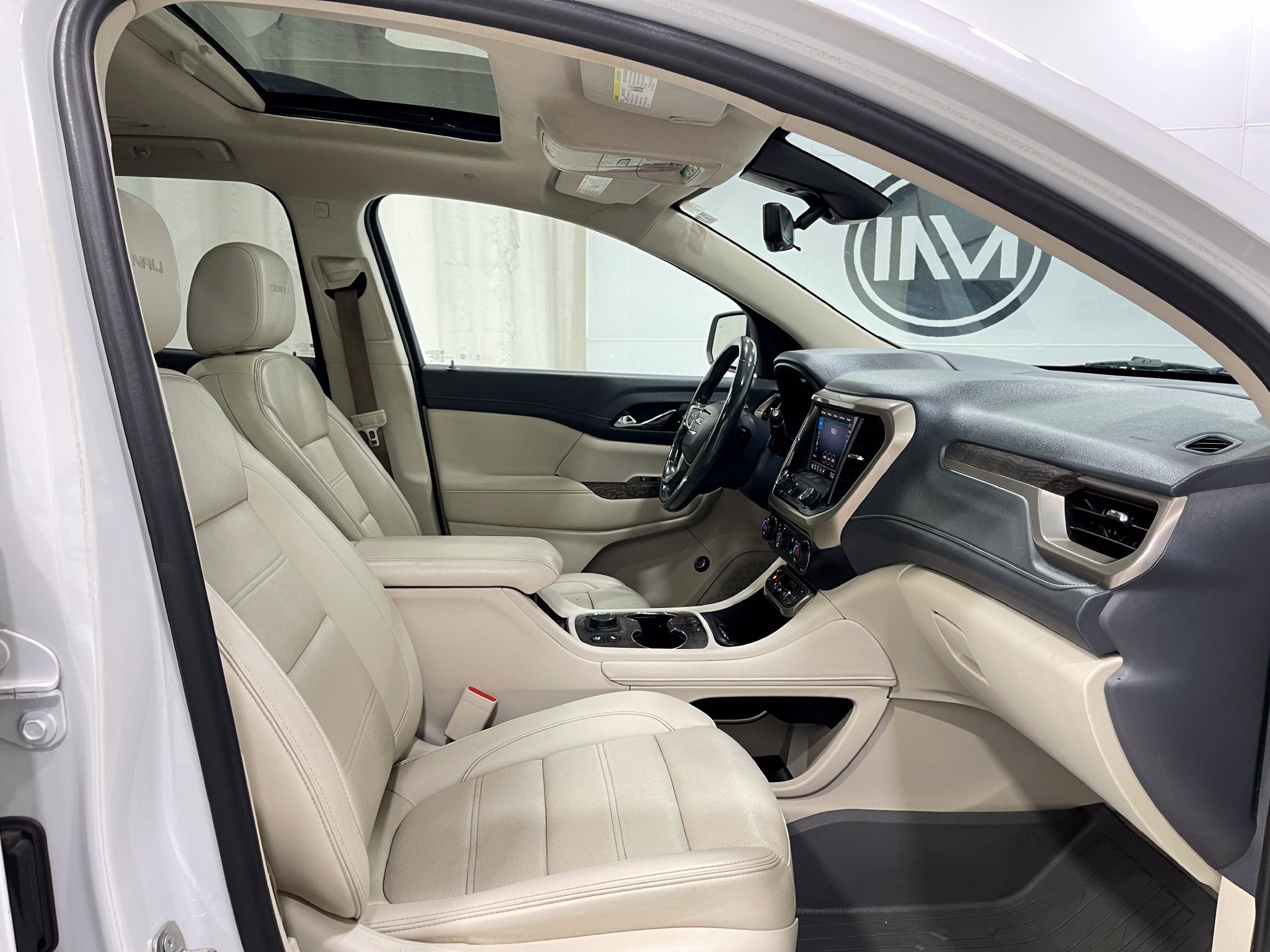 Used 2021 GMC Acadia Denali w/ Denali Technology Package FWD image 32