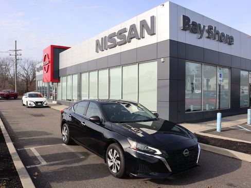 Certified 2025 Nissan Altima 2.5 S FWD image 1