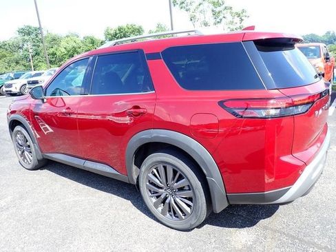 Used 2023 Nissan Pathfinder SL w/ SL Premium Package AWD/4WD image 4