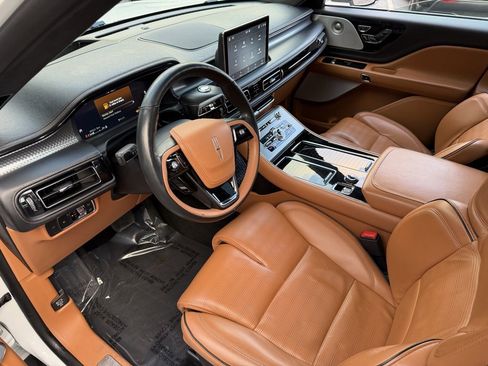 Used 2023 Lincoln Aviator Black Label w/ Class IV Trailer Tow Package image 24