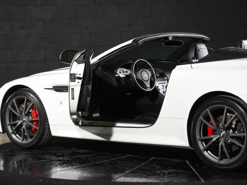 Used 2015 Aston Martin V8 Vantage GT RWD image 35