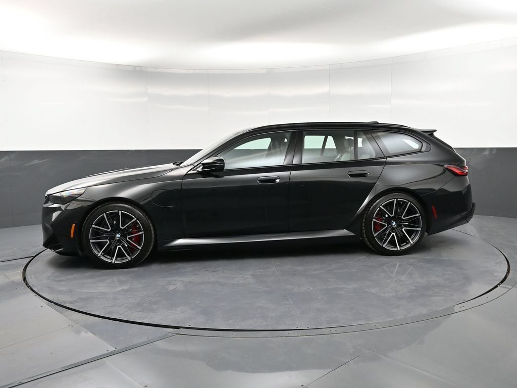 Used 2025 BMW M5 Touring AWD/4WD image 2