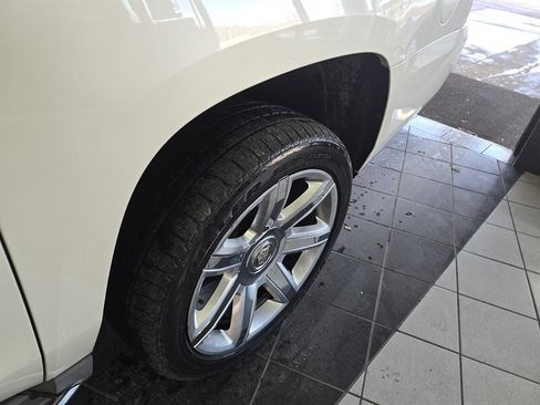 Used 2015 Cadillac Escalade ESV Luxury image 43