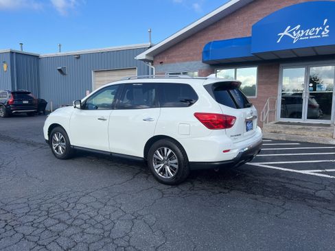 Used 2019 Nissan Pathfinder SL AWD/4WD image 4