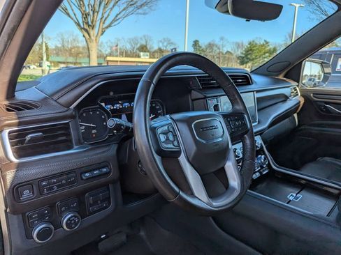 Used 2021 GMC Yukon Denali w/ Denali Premium Package image 12