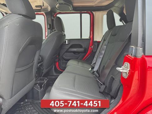 Used 2019 Jeep Wrangler Unlimited Sahara AWD/4WD image 12
