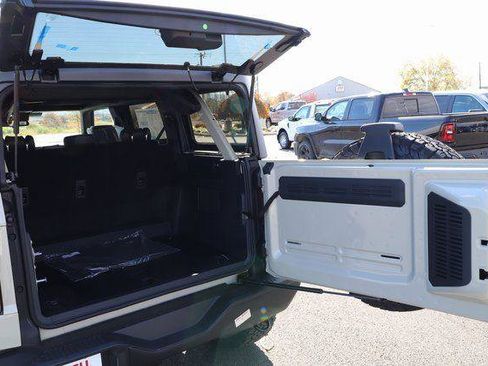 New 2025 Ford Bronco Badlands image 9