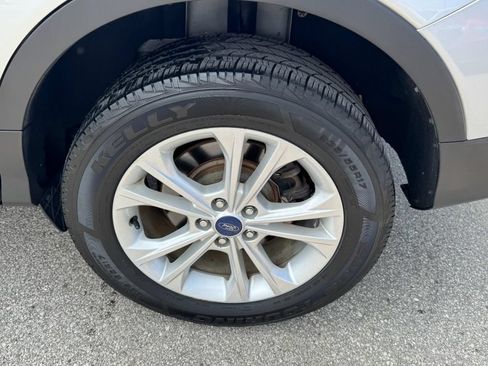 Used 2017 Ford Escape SE w/ Equipment Group 201A FWD image 7