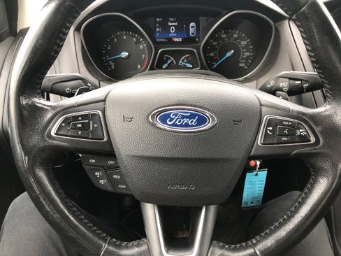 Used 2016 Ford Focus SE w/ SE Sport Package image 12