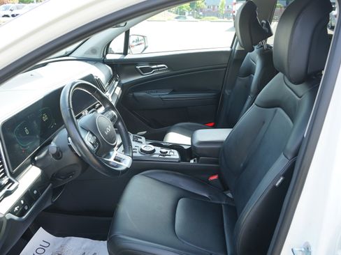 Used 2023 Kia Sportage EX AWD/4WD image 16