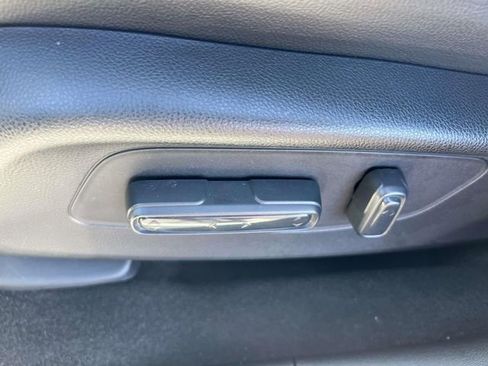 Used 2023 Honda HR-V EX-L image 16