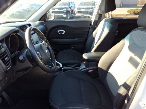 Used 2019 Kia Soul + image 25