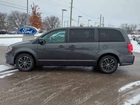 Used 2018 Dodge Grand Caravan SXT w/ Driver Convenience Group image 5