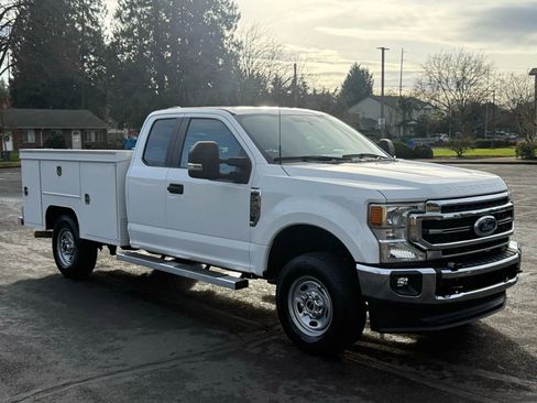 Used 2022 Ford F250 XL w/ Power Equipment Group image 7