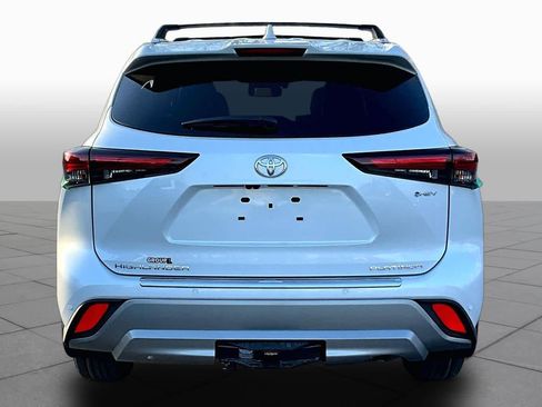 New 2026 Toyota Highlander Platinum AWD/4WD image 4