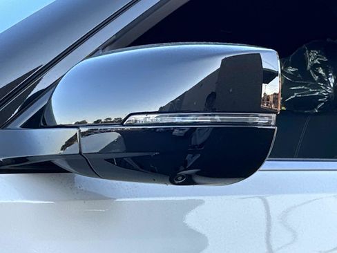 New 2026 Nissan Armada SL w/ Captain's Chari Seat Package image 12