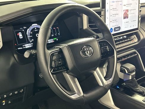 Used 2025 Toyota Sequoia Platinum image 15