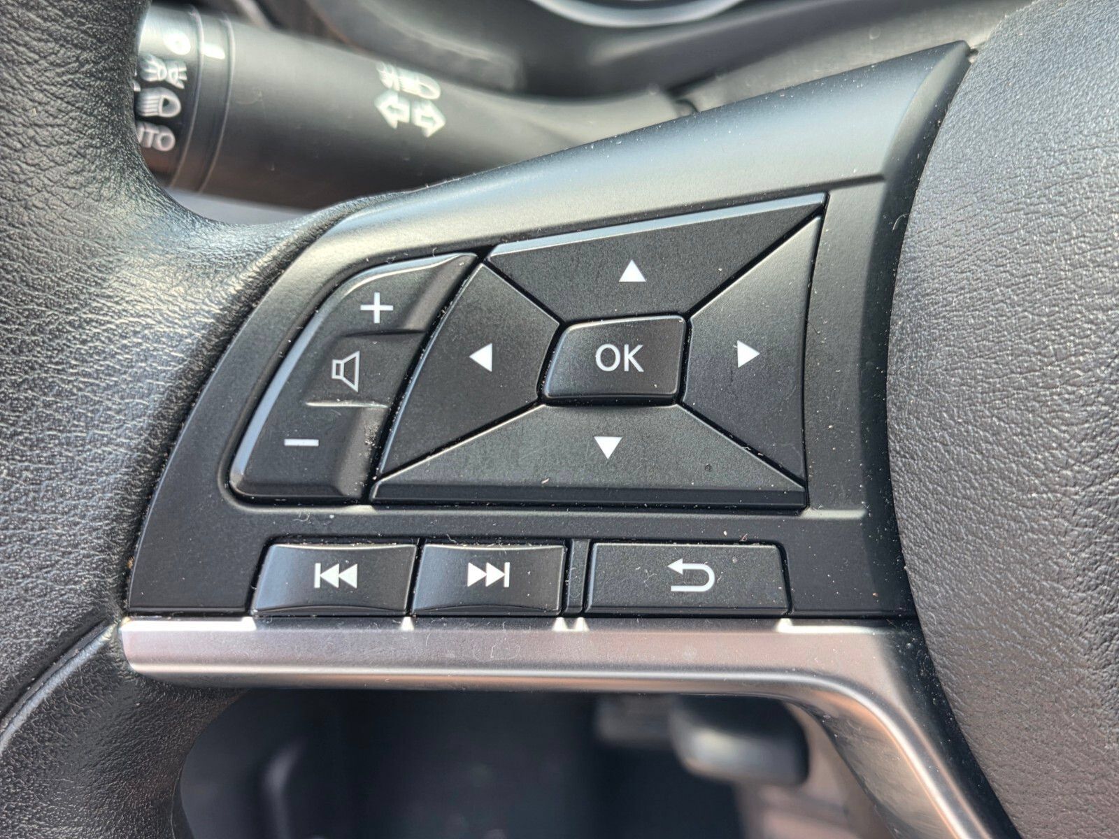 Used 2024 Nissan Sentra SV FWD image 24