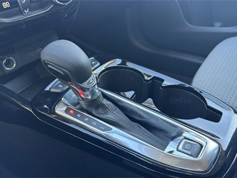 Used 2025 Chevrolet Trax LT image 29