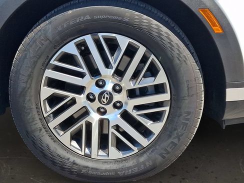 Used 2026 Hyundai Palisade SEL FWD image 9