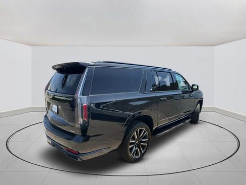 Certified 2022 Cadillac Escalade ESV Sport AWD/4WD image 12