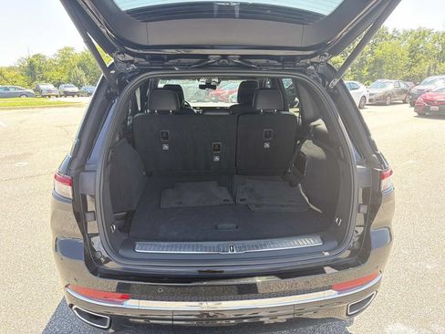 Used 2023 Jeep Grand Cherokee Overland w/ Luxury Tech Group IV AWD/4WD image 30