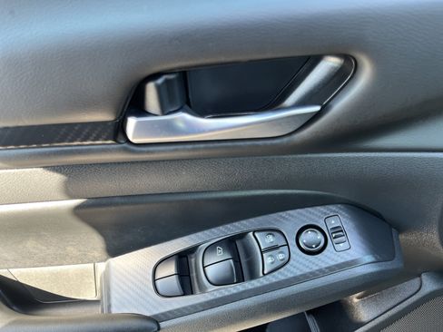 Used 2025 Nissan Altima 2.5 SV FWD image 18