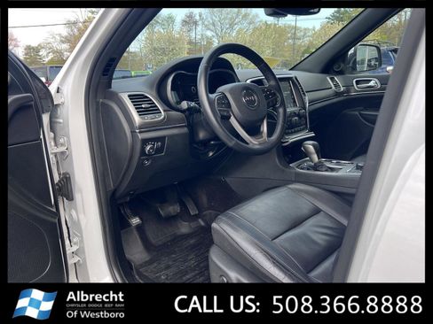 Used 2018 Jeep Grand Cherokee Limited AWD/4WD image 9