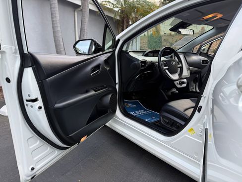 Used 2018 Toyota Prius Prime Premium w/ Carpet Mat Package FWD image 23