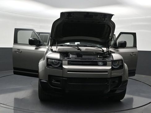 Used 2024 Land Rover Defender 130 X-Dynamic SE AWD/4WD image 36