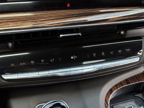 Used 2023 Cadillac Escalade Premium Luxury RWD image 19