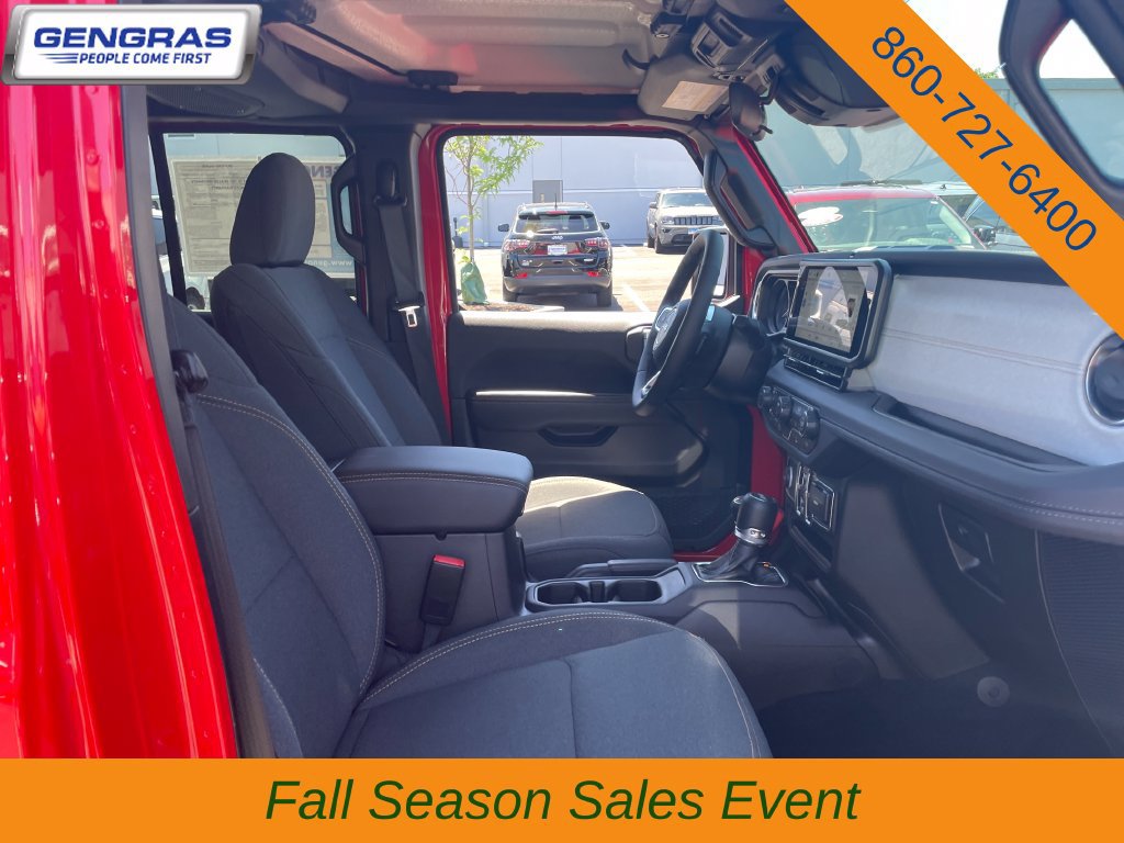 Used 2025 Jeep Wrangler Unlimited Sahara AWD/4WD image 16