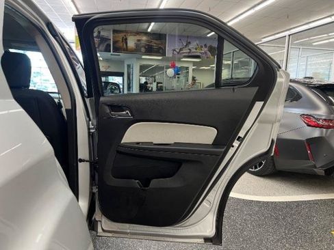 Used 2017 Chevrolet Equinox LT w/ Convenience Package FWD image 24
