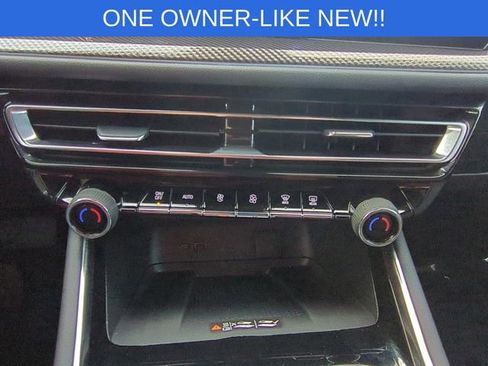 Used 2025 Chevrolet Traverse High Country image 18