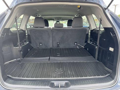 Used 2018 Toyota Highlander LE AWD/4WD image 28