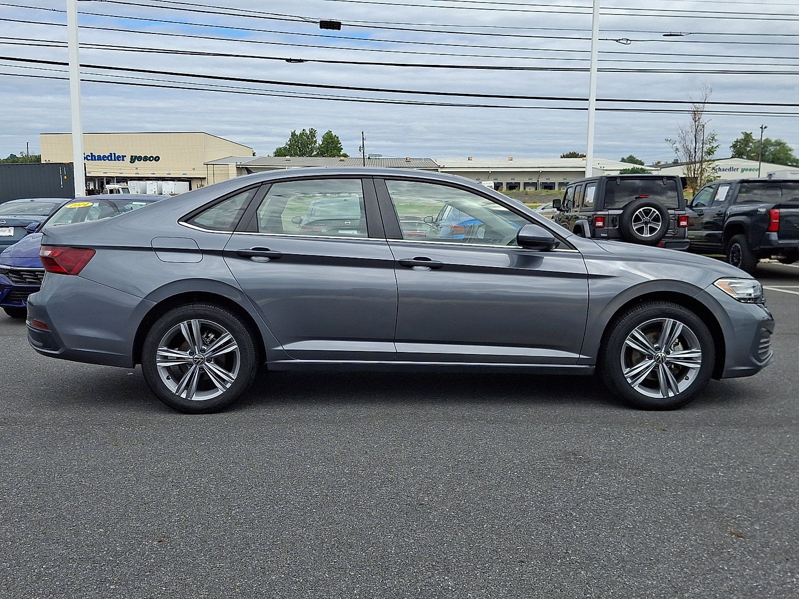 Used 2024 Volkswagen Jetta SE FWD image 7