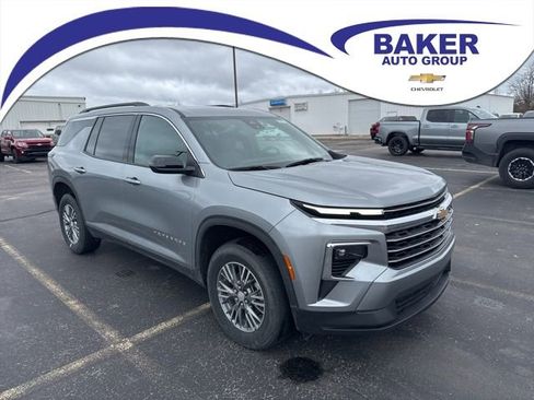 Used 2025 Chevrolet Traverse LT AWD/4WD image 1