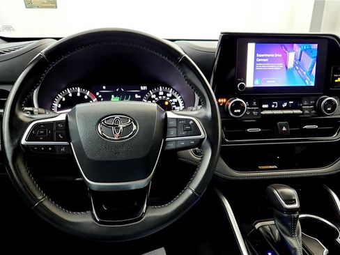 Used 2023 Toyota Highlander XSE image 29