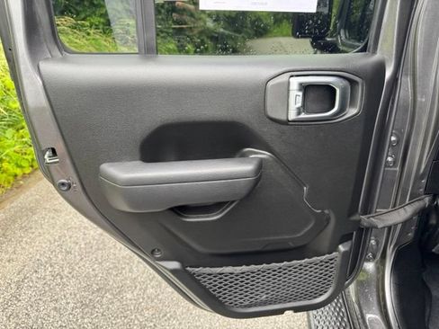 Used 2023 Jeep Gladiator Sport AWD/4WD image 11